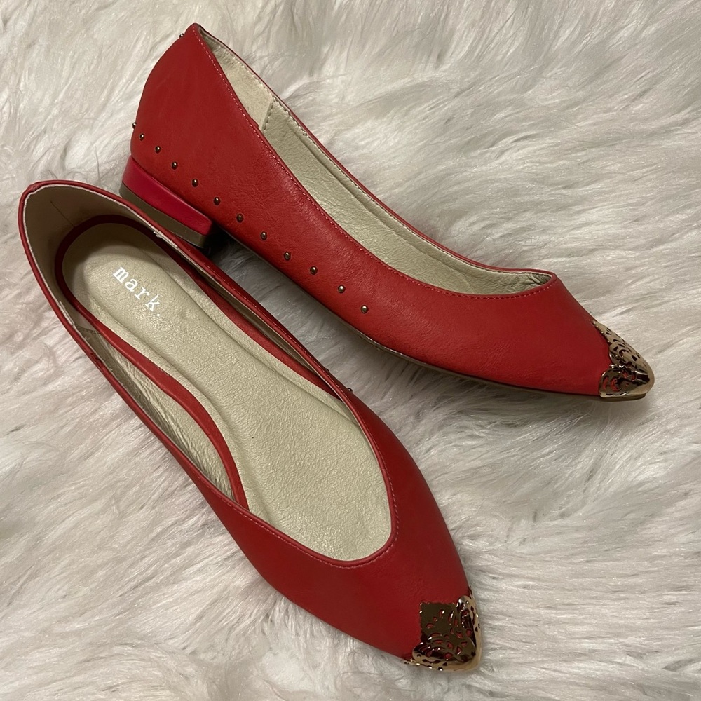 Mark. From Avon Pointure Shoes with gold tip and stud detail size 7 dress shoes